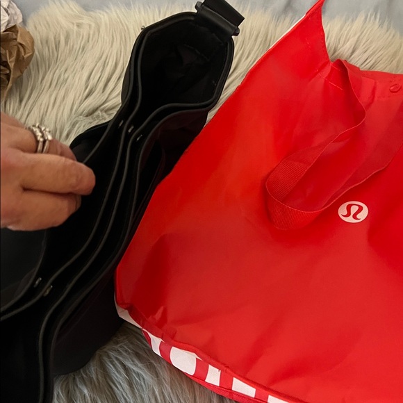 Lululemon All Set Bucket Bag - Picture 12 of 16